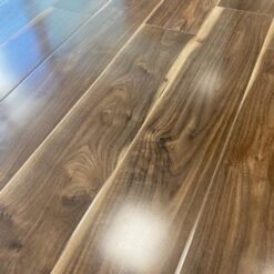 Varnished Walnut 8mm 4V High Gloss